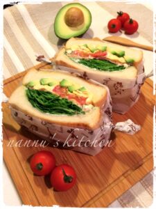 おうちであのカフェ風♪カラフルな具沢山サンドイッチ